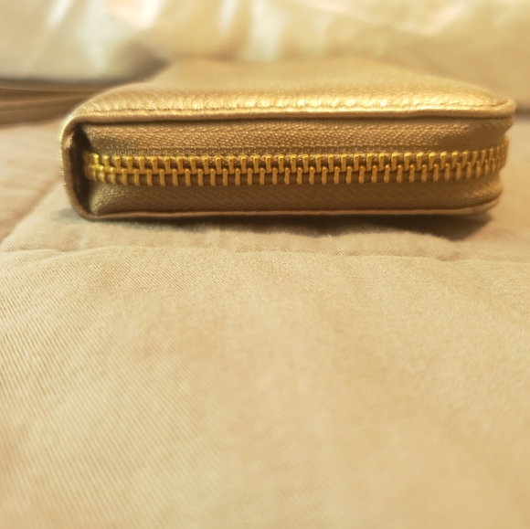 Gold Fossil Wallet - Picture 6 of 12
